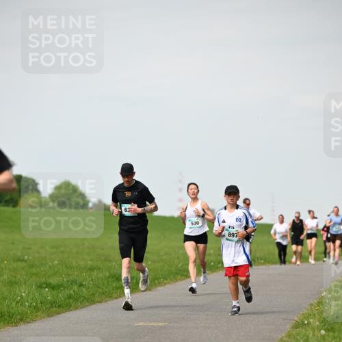 10.05.2026 - 8. Wedeler Halbmarathon Dr. Thomas Lammeyer http://msf.ph/oto/9695513 10.05.2026 11:21:31 Laufen 530, 897 meine-sportfotos.de