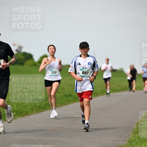 10.05.2026 - 8. Wedeler Halbmarathon Dr. Thomas Lammeyer http://msf.ph/oto/9695551 10.05.2026 11:21:34 Laufen 530, 897 meine-sportfotos.de