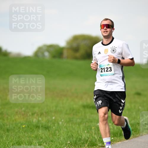 10.05.2026 - 8. Wedeler Halbmarathon Dr. Thomas Lammeyer http://msf.ph/oto/9695601 10.05.2026 11:21:42 Laufen 2123 meine-sportfotos.de