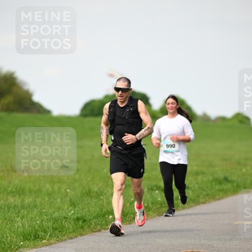 10.05.2026 - 8. Wedeler Halbmarathon Dr. Thomas Lammeyer http://msf.ph/oto/9695631 10.05.2026 11:21:45 Laufen 990 meine-sportfotos.de