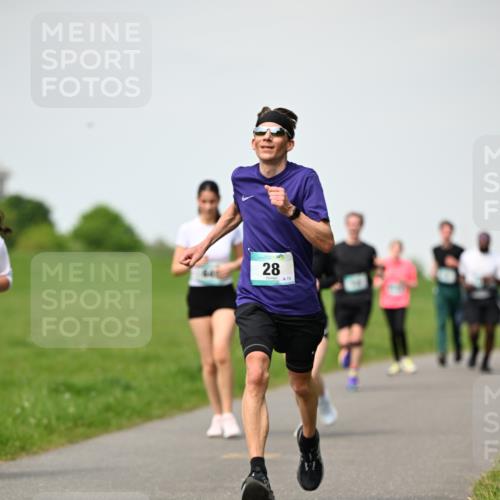10.05.2026 - 8. Wedeler Halbmarathon Dr. Thomas Lammeyer http://msf.ph/oto/9695647 10.05.2026 11:21:47 Laufen  meine-sportfotos.de