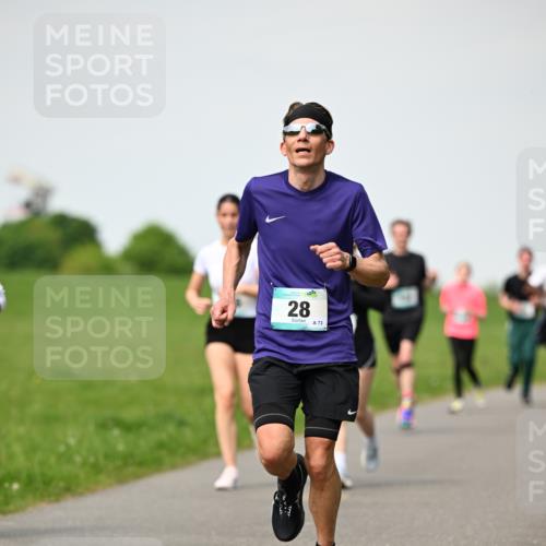 10.05.2026 - 8. Wedeler Halbmarathon Dr. Thomas Lammeyer http://msf.ph/oto/9695656 10.05.2026 11:21:48 Laufen  meine-sportfotos.de