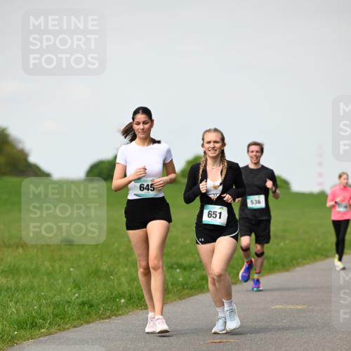 10.05.2026 - 8. Wedeler Halbmarathon Dr. Thomas Lammeyer http://msf.ph/oto/9695684 10.05.2026 11:21:50 Laufen 645, 651, 536 meine-sportfotos.de
