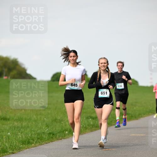 10.05.2026 - 8. Wedeler Halbmarathon Dr. Thomas Lammeyer http://msf.ph/oto/9695687 10.05.2026 11:21:50 Laufen 645, 651, 536 meine-sportfotos.de