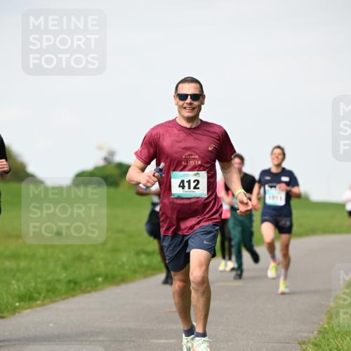 10.05.2026 - 8. Wedeler Halbmarathon Dr. Thomas Lammeyer http://msf.ph/oto/9695732 10.05.2026 11:21:54 Laufen 195, 412 meine-sportfotos.de