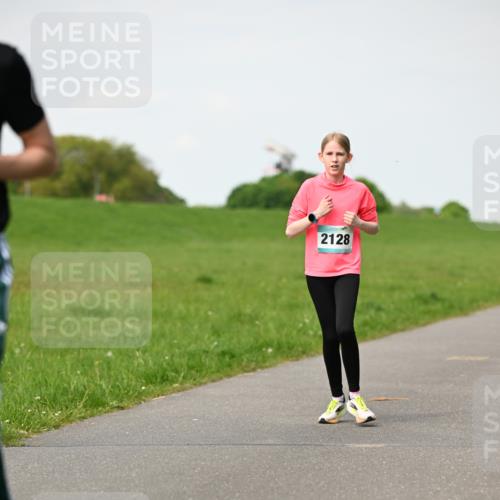 10.05.2026 - 8. Wedeler Halbmarathon Dr. Thomas Lammeyer http://msf.ph/oto/9695771 10.05.2026 11:21:59 Laufen 2128 meine-sportfotos.de