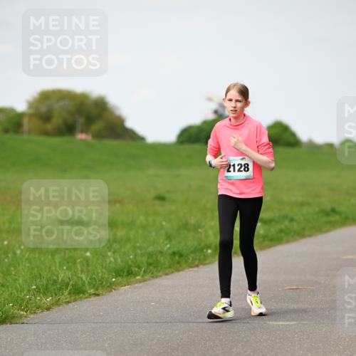 10.05.2026 - 8. Wedeler Halbmarathon Dr. Thomas Lammeyer http://msf.ph/oto/9695774 10.05.2026 11:22:00 Laufen 2128 meine-sportfotos.de