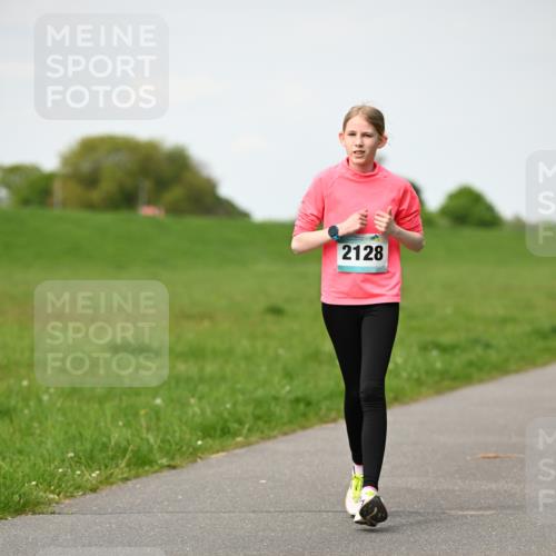 10.05.2026 - 8. Wedeler Halbmarathon Dr. Thomas Lammeyer http://msf.ph/oto/9695777 10.05.2026 11:22:00 Laufen 2128 meine-sportfotos.de
