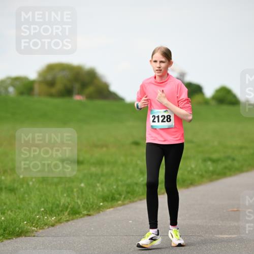 10.05.2026 - 8. Wedeler Halbmarathon Dr. Thomas Lammeyer http://msf.ph/oto/9695779 10.05.2026 11:22:00 Laufen 2128 meine-sportfotos.de