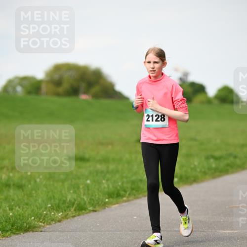 10.05.2026 - 8. Wedeler Halbmarathon Dr. Thomas Lammeyer http://msf.ph/oto/9695780 10.05.2026 11:22:01 Laufen 2128 meine-sportfotos.de