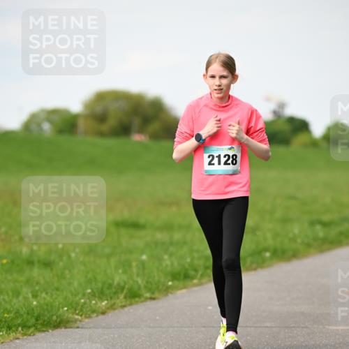 10.05.2026 - 8. Wedeler Halbmarathon Dr. Thomas Lammeyer http://msf.ph/oto/9695782 10.05.2026 11:22:01 Laufen 2128 meine-sportfotos.de