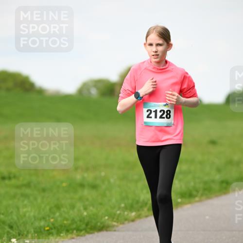 10.05.2026 - 8. Wedeler Halbmarathon Dr. Thomas Lammeyer http://msf.ph/oto/9695787 10.05.2026 11:22:01 Laufen 2128 meine-sportfotos.de