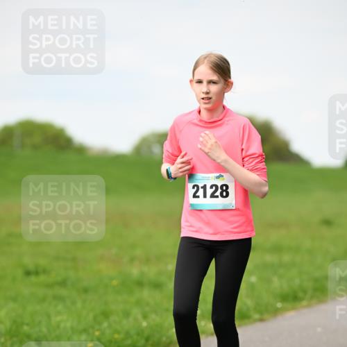 10.05.2026 - 8. Wedeler Halbmarathon Dr. Thomas Lammeyer http://msf.ph/oto/9695789 10.05.2026 11:22:02 Laufen 2128 meine-sportfotos.de