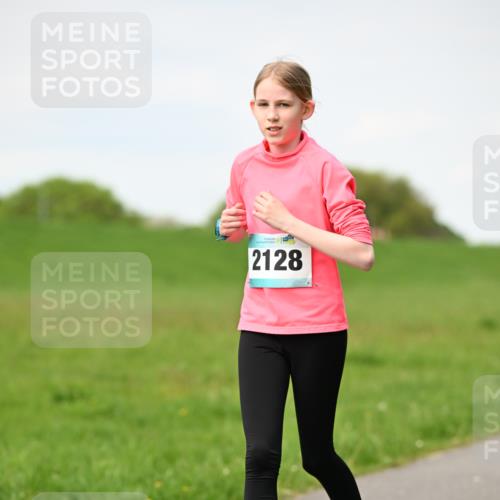 10.05.2026 - 8. Wedeler Halbmarathon Dr. Thomas Lammeyer http://msf.ph/oto/9695791 10.05.2026 11:22:02 Laufen 2128 meine-sportfotos.de