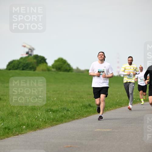 10.05.2026 - 8. Wedeler Halbmarathon Dr. Thomas Lammeyer http://msf.ph/oto/9695794 10.05.2026 11:22:06 Laufen 706, 131 meine-sportfotos.de