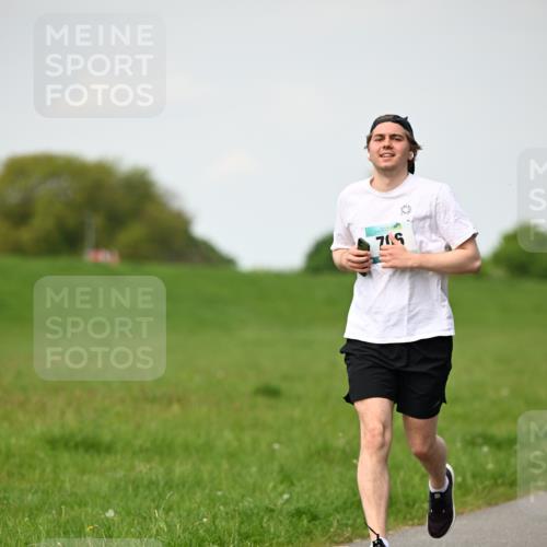 10.05.2026 - 8. Wedeler Halbmarathon Dr. Thomas Lammeyer http://msf.ph/oto/9695812 10.05.2026 11:22:09 Laufen 746 meine-sportfotos.de