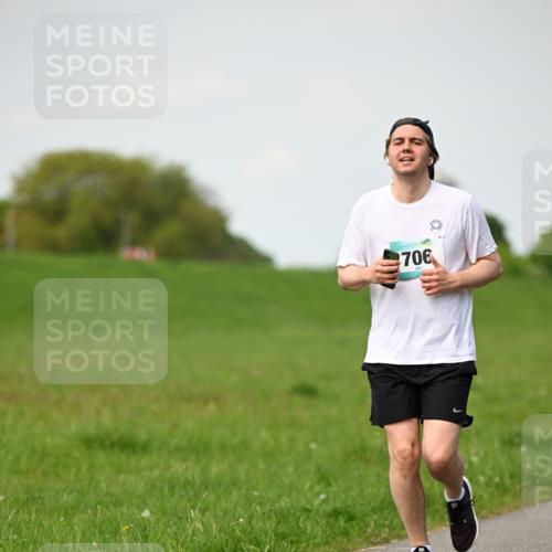 10.05.2026 - 8. Wedeler Halbmarathon Dr. Thomas Lammeyer http://msf.ph/oto/9695813 10.05.2026 11:22:09 Laufen 706 meine-sportfotos.de