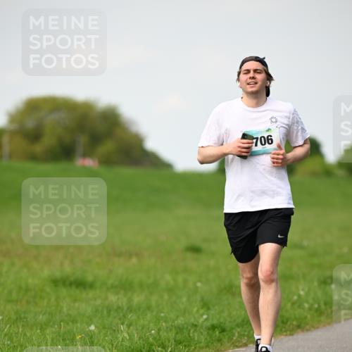 10.05.2026 - 8. Wedeler Halbmarathon Dr. Thomas Lammeyer http://msf.ph/oto/9695814 10.05.2026 11:22:09 Laufen 706 meine-sportfotos.de