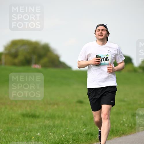 10.05.2026 - 8. Wedeler Halbmarathon Dr. Thomas Lammeyer http://msf.ph/oto/9695815 10.05.2026 11:22:10 Laufen 706 meine-sportfotos.de