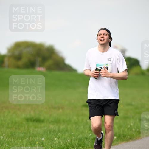 10.05.2026 - 8. Wedeler Halbmarathon Dr. Thomas Lammeyer http://msf.ph/oto/9695816 10.05.2026 11:22:10 Laufen 745 meine-sportfotos.de