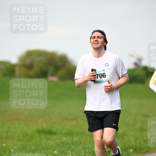 10.05.2026 - 8. Wedeler Halbmarathon Dr. Thomas Lammeyer http://msf.ph/oto/9695819 10.05.2026 11:22:10 Laufen 706 meine-sportfotos.de