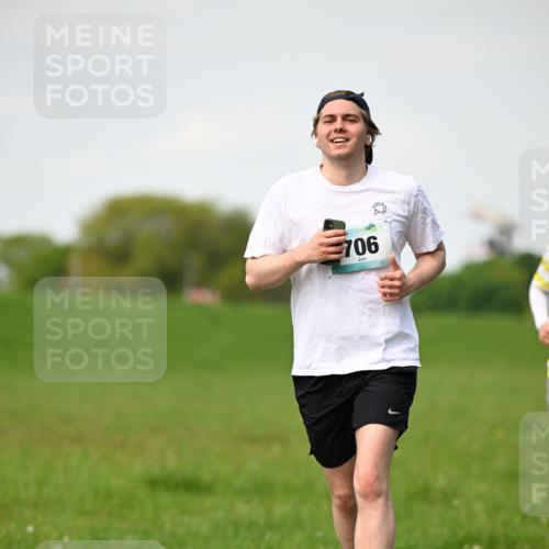 10.05.2026 - 8. Wedeler Halbmarathon Dr. Thomas Lammeyer http://msf.ph/oto/9695820 10.05.2026 11:22:10 Laufen 706 meine-sportfotos.de