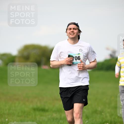 10.05.2026 - 8. Wedeler Halbmarathon Dr. Thomas Lammeyer http://msf.ph/oto/9695821 10.05.2026 11:22:10 Laufen 706 meine-sportfotos.de