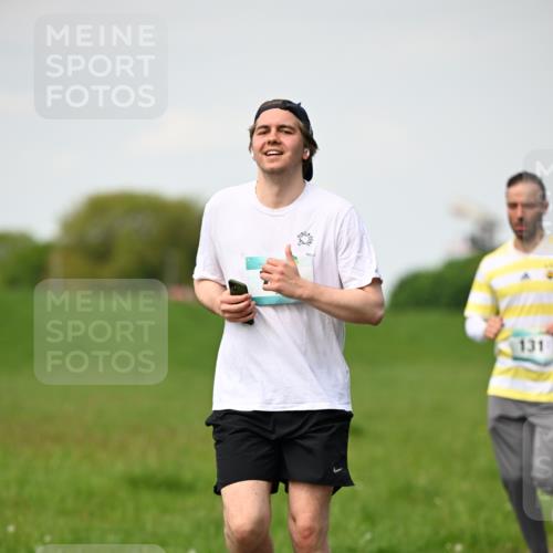 10.05.2026 - 8. Wedeler Halbmarathon Dr. Thomas Lammeyer http://msf.ph/oto/9695822 10.05.2026 11:22:11 Laufen 131 meine-sportfotos.de