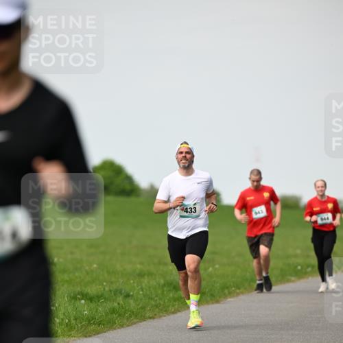10.05.2026 - 8. Wedeler Halbmarathon Dr. Thomas Lammeyer http://msf.ph/oto/9695825 10.05.2026 11:22:12 Laufen 433, 943 meine-sportfotos.de