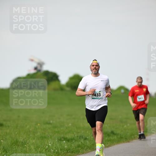 10.05.2026 - 8. Wedeler Halbmarathon Dr. Thomas Lammeyer http://msf.ph/oto/9695831 10.05.2026 11:22:13 Laufen 433, 843 meine-sportfotos.de