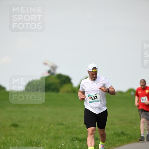 10.05.2026 - 8. Wedeler Halbmarathon Dr. Thomas Lammeyer http://msf.ph/oto/9695834 10.05.2026 11:22:13 Laufen 433, 843 meine-sportfotos.de