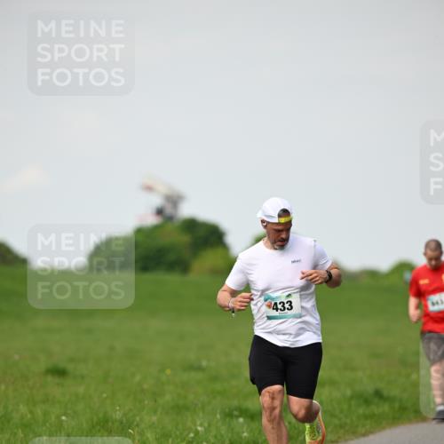 10.05.2026 - 8. Wedeler Halbmarathon Dr. Thomas Lammeyer http://msf.ph/oto/9695835 10.05.2026 11:22:13 Laufen 433, 843 meine-sportfotos.de