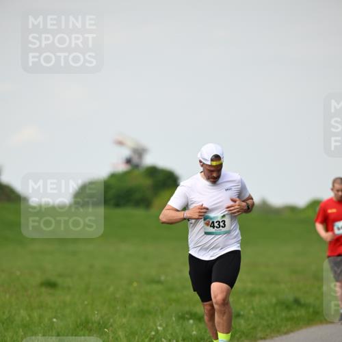 10.05.2026 - 8. Wedeler Halbmarathon Dr. Thomas Lammeyer http://msf.ph/oto/9695836 10.05.2026 11:22:13 Laufen 433 meine-sportfotos.de
