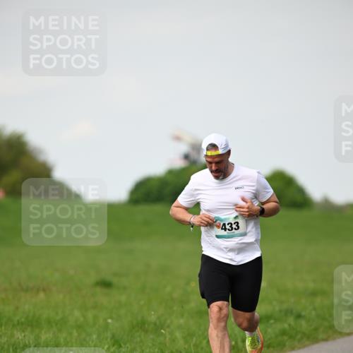 10.05.2026 - 8. Wedeler Halbmarathon Dr. Thomas Lammeyer http://msf.ph/oto/9695840 10.05.2026 11:22:14 Laufen 433 meine-sportfotos.de