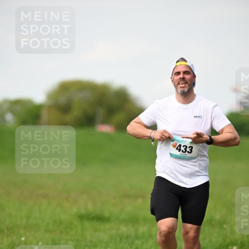 10.05.2026 - 8. Wedeler Halbmarathon Dr. Thomas Lammeyer http://msf.ph/oto/9695849 10.05.2026 11:22:15 Laufen 433 meine-sportfotos.de