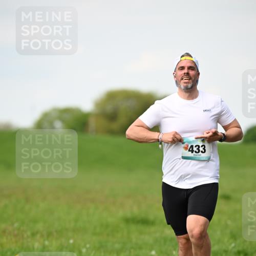 10.05.2026 - 8. Wedeler Halbmarathon Dr. Thomas Lammeyer http://msf.ph/oto/9695852 10.05.2026 11:22:15 Laufen 433 meine-sportfotos.de