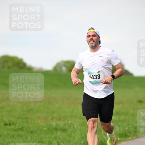 10.05.2026 - 8. Wedeler Halbmarathon Dr. Thomas Lammeyer http://msf.ph/oto/9695856 10.05.2026 11:22:16 Laufen 433 meine-sportfotos.de