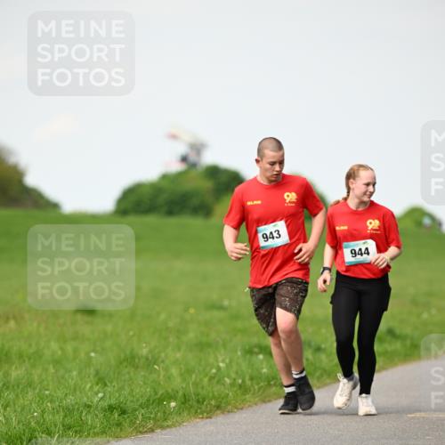 10.05.2026 - 8. Wedeler Halbmarathon Dr. Thomas Lammeyer http://msf.ph/oto/9695864 10.05.2026 11:22:18 Laufen 943, 944 meine-sportfotos.de