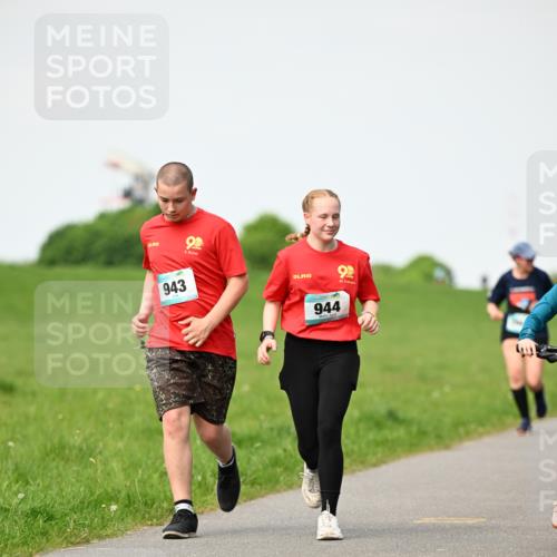 10.05.2026 - 8. Wedeler Halbmarathon Dr. Thomas Lammeyer http://msf.ph/oto/9695866 10.05.2026 11:22:18 Laufen 943, 944 meine-sportfotos.de