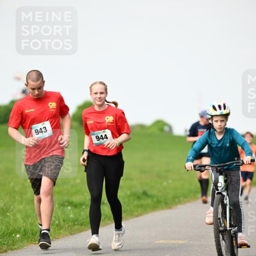 10.05.2026 - 8. Wedeler Halbmarathon Dr. Thomas Lammeyer http://msf.ph/oto/9695868 10.05.2026 11:22:19 Laufen 943, 944 meine-sportfotos.de