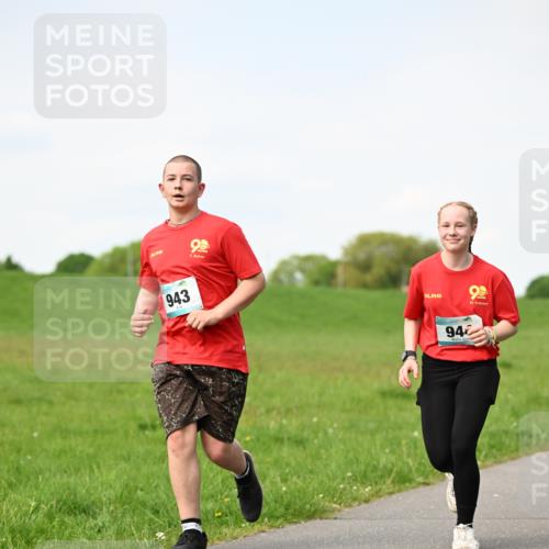 10.05.2026 - 8. Wedeler Halbmarathon Dr. Thomas Lammeyer http://msf.ph/oto/9695874 10.05.2026 11:22:22 Laufen 943, 942 meine-sportfotos.de