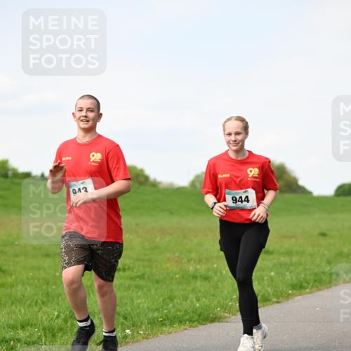 10.05.2026 - 8. Wedeler Halbmarathon Dr. Thomas Lammeyer http://msf.ph/oto/9695877 10.05.2026 11:22:23 Laufen 012, 944 meine-sportfotos.de