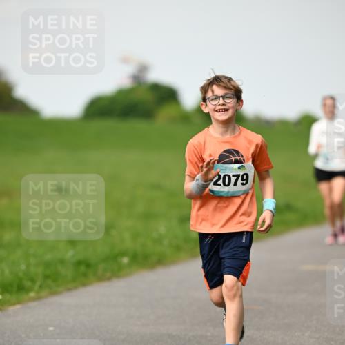 10.05.2026 - 8. Wedeler Halbmarathon Dr. Thomas Lammeyer http://msf.ph/oto/9695902 10.05.2026 11:22:29 Laufen 2079 meine-sportfotos.de