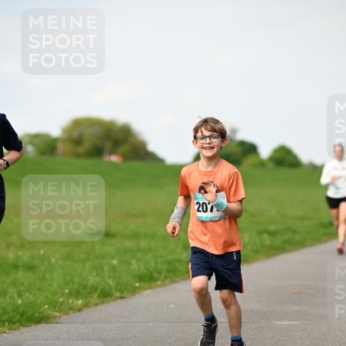 10.05.2026 - 8. Wedeler Halbmarathon Dr. Thomas Lammeyer http://msf.ph/oto/9695908 10.05.2026 11:22:29 Laufen 207 meine-sportfotos.de
