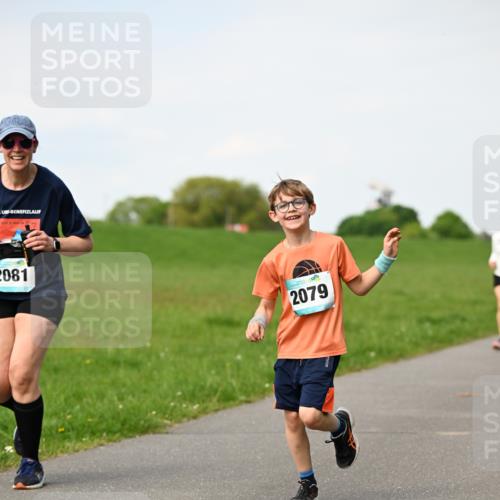 10.05.2026 - 8. Wedeler Halbmarathon Dr. Thomas Lammeyer http://msf.ph/oto/9695910 10.05.2026 11:22:30 Laufen 2081, 2079 meine-sportfotos.de