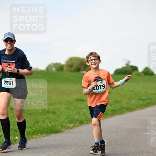 10.05.2026 - 8. Wedeler Halbmarathon Dr. Thomas Lammeyer http://msf.ph/oto/9695911 10.05.2026 11:22:30 Laufen 2081, 2079 meine-sportfotos.de