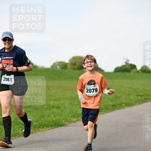10.05.2026 - 8. Wedeler Halbmarathon Dr. Thomas Lammeyer http://msf.ph/oto/9695912 10.05.2026 11:22:30 Laufen 2081, 2079 meine-sportfotos.de