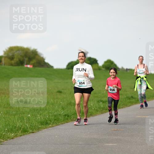 10.05.2026 - 8. Wedeler Halbmarathon Dr. Thomas Lammeyer http://msf.ph/oto/9695925 10.05.2026 11:22:32 Laufen 654, 656, 2070 meine-sportfotos.de
