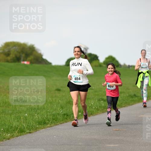 10.05.2026 - 8. Wedeler Halbmarathon Dr. Thomas Lammeyer http://msf.ph/oto/9695926 10.05.2026 11:22:32 Laufen 654, 650, 2070 meine-sportfotos.de
