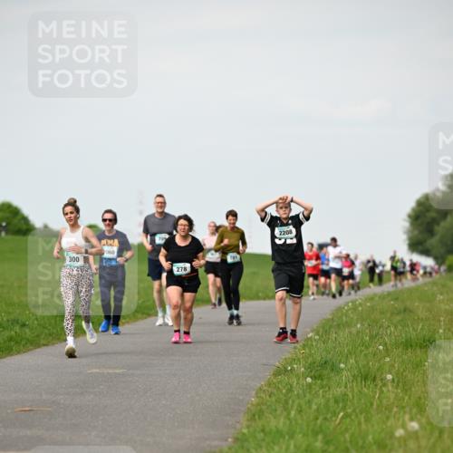 10.05.2026 - 8. Wedeler Halbmarathon Dr. Thomas Lammeyer http://msf.ph/oto/9695972 10.05.2026 11:22:43 Laufen 300, 2060, 278, 701, 0208 meine-sportfotos.de